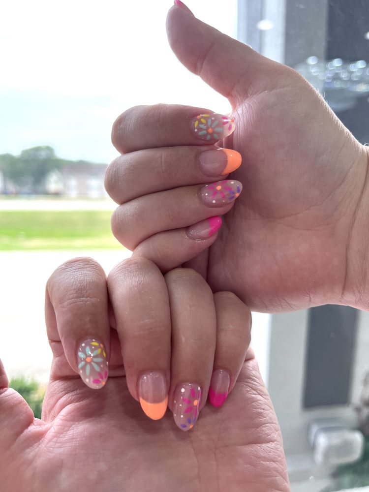 NAIL TEK Updated October 2024 33 Photos 2849 E 53rd St, Davenport, Iowa Nail Salons