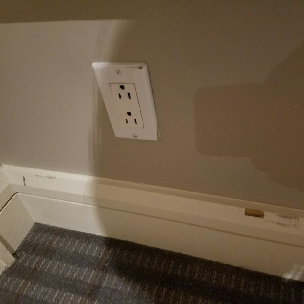 Warwick Le Crystal - Marred walls and baseboards - Hotels Near Me - Montreal, Quebec Warwick Le Crystal - Marred walls and baseboards - Hotels Near Me - Montreal, Quebec
