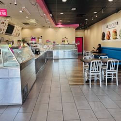 Baskin-Robbins - Inside