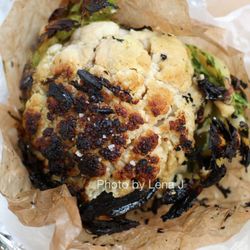 Miznon - Le Choux fleur (8 €) - L'original tête de choux fleur (whole roasted head of cauliflower)