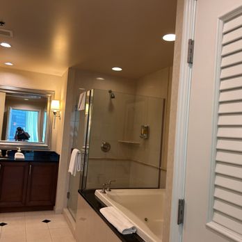 Strip View Suites - Main bathroom (1/3) - Vacation Rentals Near Me - Las Vegas, Nevada Strip View Suites - Main bathroom (1/3) - Vacation Rentals Near Me - Las Vegas, Nevada