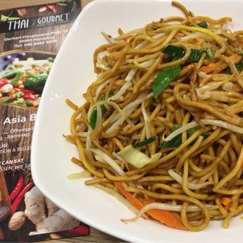 Thai Gourmet - Vegetarische Bratnudeln (3,20 €): Heute mit Curry-Kokos-Sauce und deutlich mehr Gemüse :) - Thai Near Me - Hamburg, HH