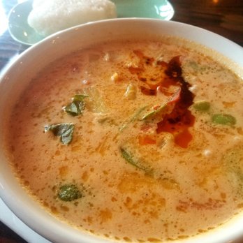 Renoo's Thai Time - Red Curry with pineapple, red and green bell peppers, and chicken. Sticky rice on the side. - Thai Near Me - Las Cruces, New Mexico