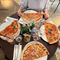 L'Osteria - Huge pizzas.