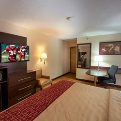 Red Roof PLUS+ & Suites Malone - Superior King Room