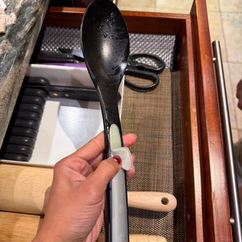KBM Resorts - Nasty utensils - Vacation Rentals Near Me - Lahaina, Hawaii