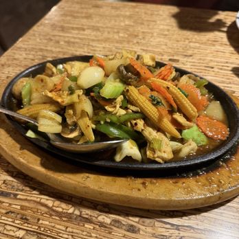 Basilic Essentially Thai - Sizzling Lemongrass - Thai Near Me - Seattle, Washington Basilic Essentially Thai - Sizzling Lemongrass - Thai Near Me - Seattle, Washington