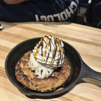 Jackalope's Bar and Grill - Chocolate chip cookie with ice cream - American Near Me - Fish Camp, California Jackalope's Bar and Grill - Chocolate chip cookie with ice cream - American Near Me - Fish Camp, California