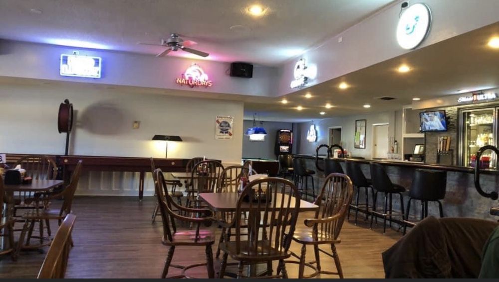 The Hangout Bar & Grill Logo