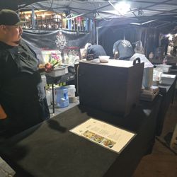 Soulmex - Amazing coordination of how to display a tent stand.