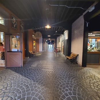 V Marketplace - Shopping Centers Near Me - Yountville, California V Marketplace - Shopping Centers Near Me - Yountville, California