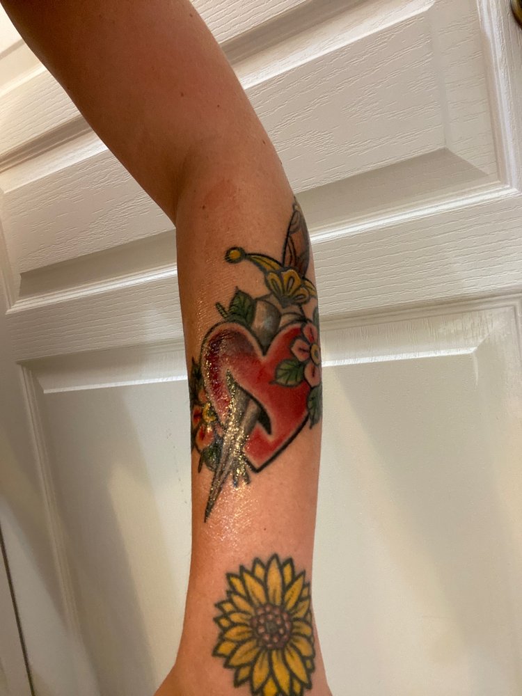BLUE HORSESHOE TATTOO 1764 Independence Blvd Virginia Beach 