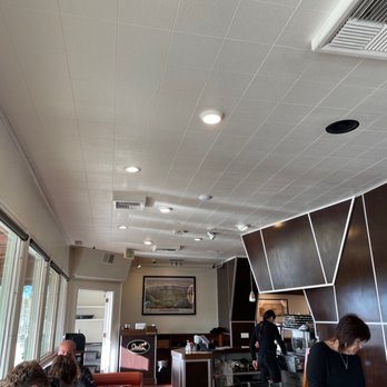 Chad's - Interior - Breakfast & Brunch Near Me - Santa Barbara, California
