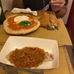 Ce Stamo a Pensá - Meatball scaccoccia (front), Arancino cacio e Pepe (right), Montanare with Buffalo moz (left)