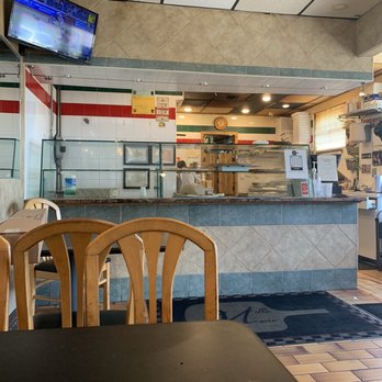 Villa Maria Pizzeria - a view of the dining area - Pizza Near Me - Bethpage, New York