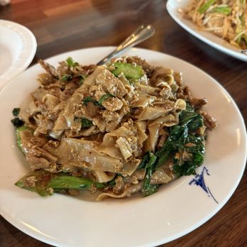 Thai House-Whittier - Pad see ew - Thai Near Me - Whittier, California Thai House-Whittier - Pad see ew - Thai Near Me - Whittier, California