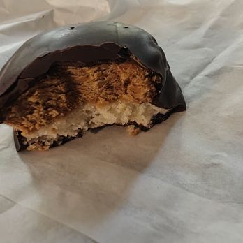 Carina's Bakery - Peanut butter cookie, eat with a drink - Bakeries Near Me - Beaverton, Oregon