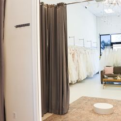 Avenue 22 Bridal