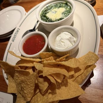 Houston's Restaurant - Chicago-style Spinach Dip - New American Near Me - Irvine, California