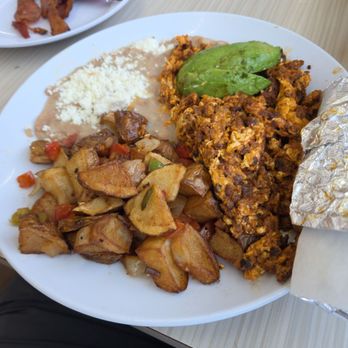 Casa El Desayuno - Chorizo and egg with potatoes, beans , alvacado - Mexican Near Me - North Las Vegas, Nevada
