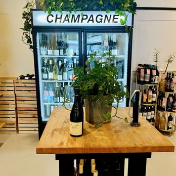 Modest Wine - Inside - Beer, Wine & Spirits Near Me - Winter Park, Florida Modest Wine - Inside - Beer, Wine & Spirits Near Me - Winter Park, Florida