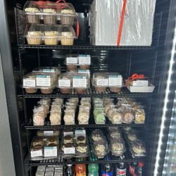 Merry Little Baker - Cupcakes, custom cakes macarons, and refreshments