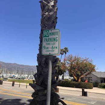 Santa Barbara Fish Market - Free parking very Limited though - Seafood Markets Near Me - Santa Barbara, California