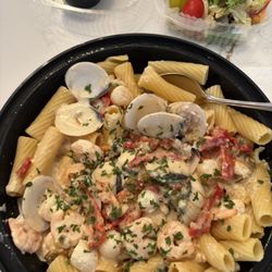 Peppinos Italian Eatery - Alfredo Sauce.