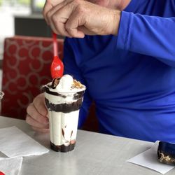 Dairy Queen - Peanut cluster parfait.