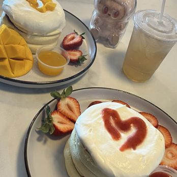 Fluffy Fluffy Dessert Cafe - Desserts Near Me - Duluth, Georgia