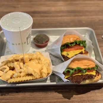 Shake Shack Third Ward - Burgers Near Me - Milwaukee, Wisconsin
