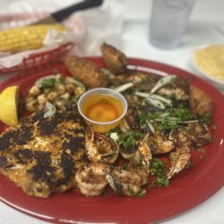 Posey's Steam Room & Oyster Bar - Seafood platter