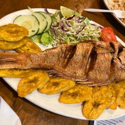 El Fogon Dominicano - Fried snapper