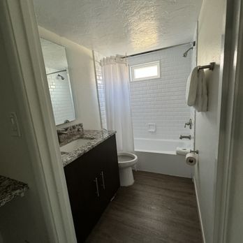 Hibiscus Suites - Bathroom - Hotels Near Me - Sarasota, Florida