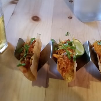 Sama Sama Kitchen - Chicken tacos in wonton shells - Cocktail Bars Near Me - Santa Barbara, California