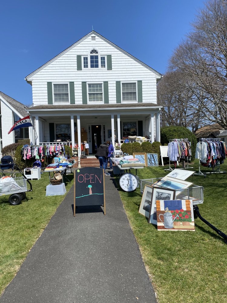 THE EXCHANGE THRIFT SHOP 2350 Montauk Hwy, Bridgehampton, New York