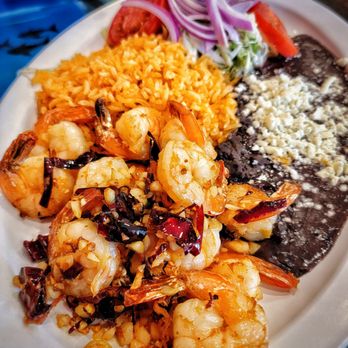 Coctel El Primo - Garlic Shrimp plate, loads of plump and perfectly seasoned and buttered shrimp, beans and rice were great too. - Seafood Near Me - Ladson, South Carolina