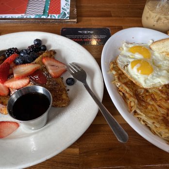 Cafe De Olla - Berry Crispy French Toast - American Near Me - Burbank, California