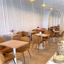 Créme de la Créme Bakery & Cafe - Inside sitting area