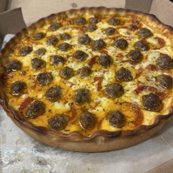 Tamburrino's Pizzeria - Deep dish meat pizza