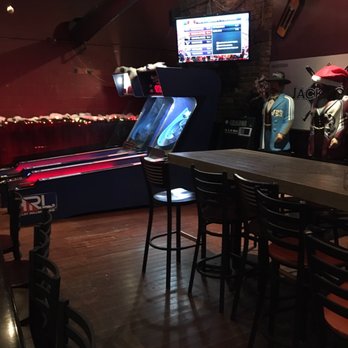Jackson's - Game room - Sports Bars Near Me - Denver, Colorado
