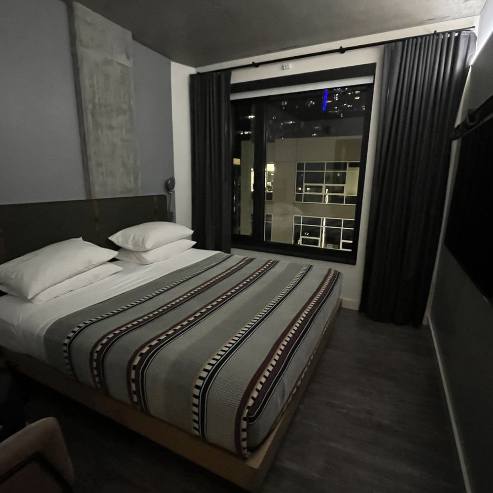 Moxy Seattle Downtown - Hotel room - Hotels Near Me - Seattle, Washington