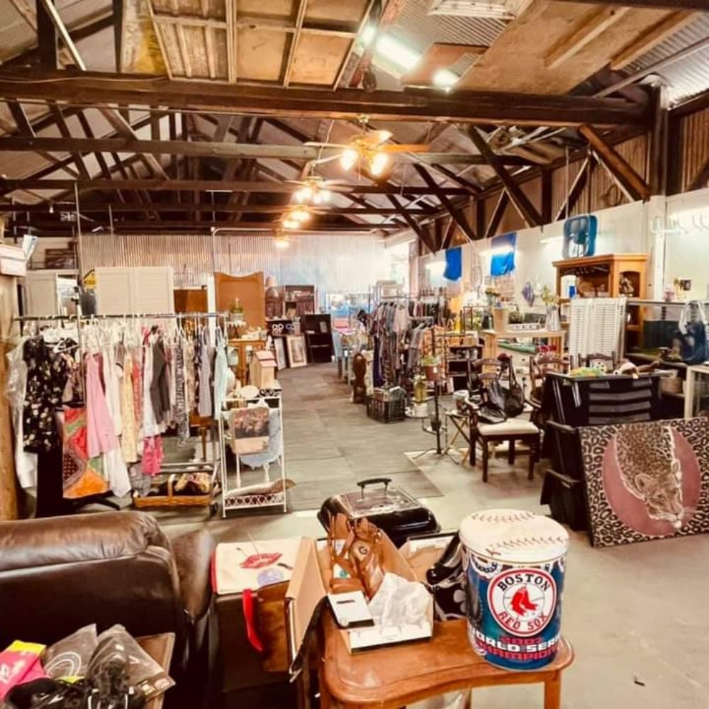 KATCHIE’S ATTIC Updated September 2024 10966 14th Ave, Armona