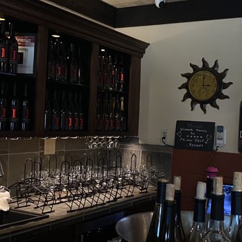 Estate D'Iacobelli - Wine Bars Near Me - Fallbrook, California