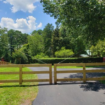 Freedom Fences - 3 board farm fence gates with wire - Fences & Gates Near Me Freedom Fences - 3 board farm fence gates with wire - Fences & Gates Near Me