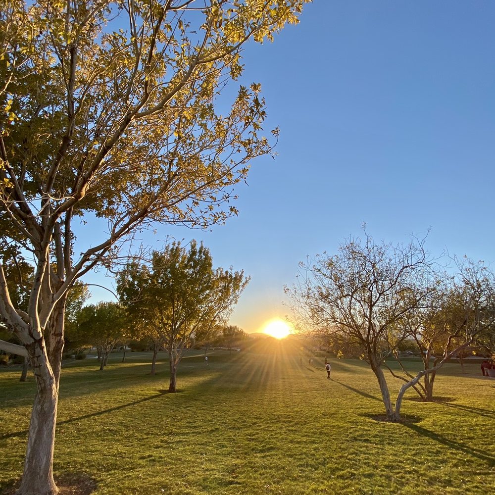 Exploration Peak Park - Luscious and large grassy area - Parks Near Me - Las Vegas, Nevada