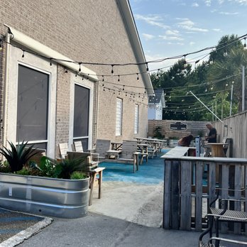 Low Tide Steak House - a patio and pool - Steakhouses Near Me - Surf City, North Carolina Low Tide Steak House - a patio and pool - Steakhouses Near Me - Surf City, North Carolina
