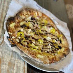 Lit Pizza - Juban - BBQ base, shredded mozzarella, chicken, onion, banana peppers, pineapple and minced garlic. Basalmic glaze on top after cooked.