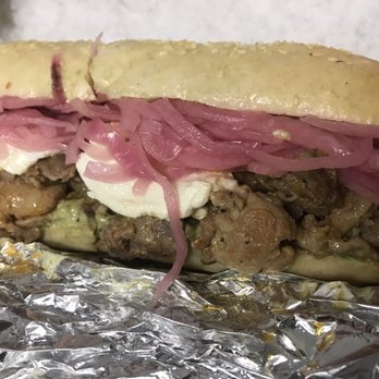 Fat Cheeks Hawaii - Papa's Pork - Sandwiches Near Me - Honolulu, Hawaii