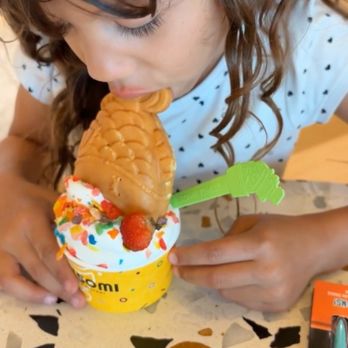 Somisomi - Vanilla upside down with fruity pebbles on top. - Desserts Near Me - College Station, Texas